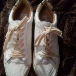 White Raven women's white tennis shoes. Size 8.5